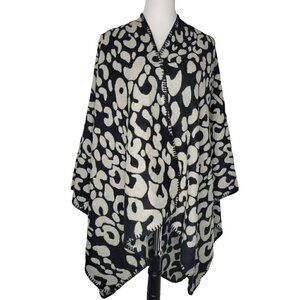 Cozy Steve Madden Shawl/Wrap Black and White Abstract Pattern Women OS